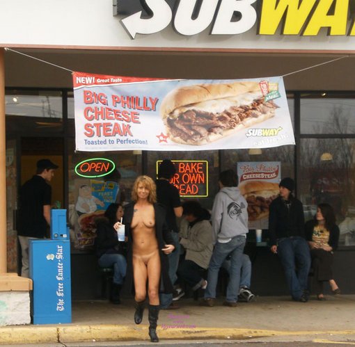 Woman Flashes Nude at Subway picture