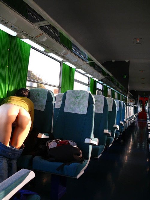 Wife Flashes Her Nude Ass in Public Train